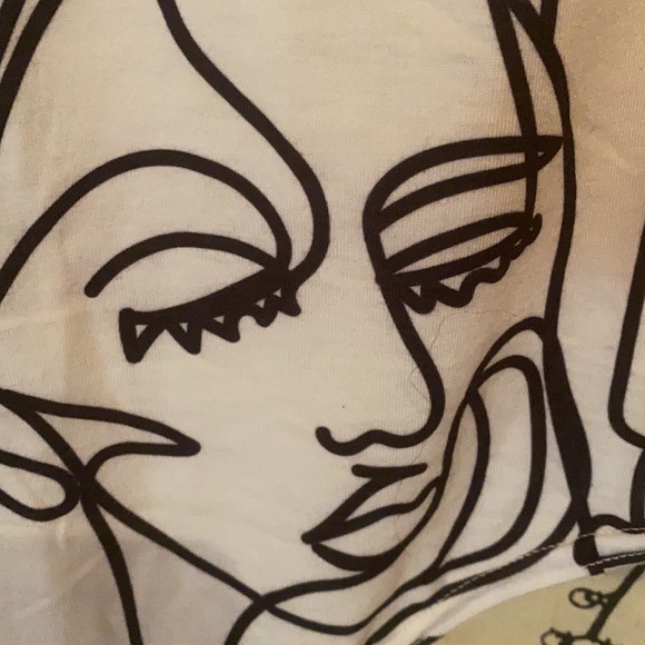 Pretty Little Thing White Slinky Abstract Face Print Bodysuit - Picture 9 of 16